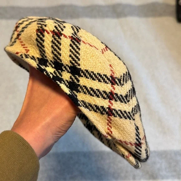 Burberry Beige and Black Wool hat Size L - Picture 2 of 4